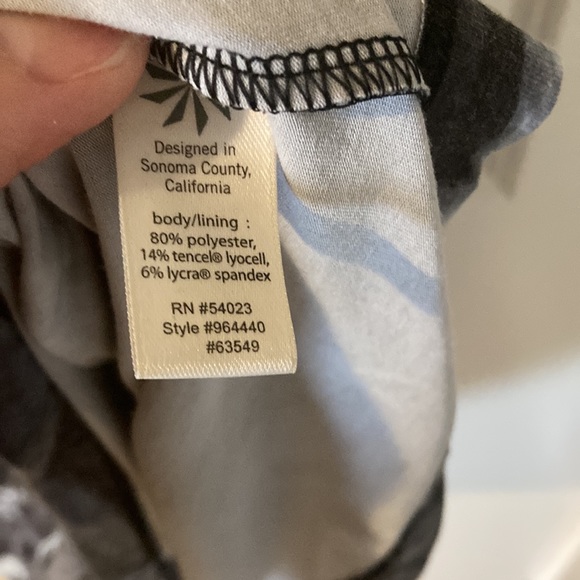 Athleta black and white abstract dress sleeveless - Picture 4 of 4